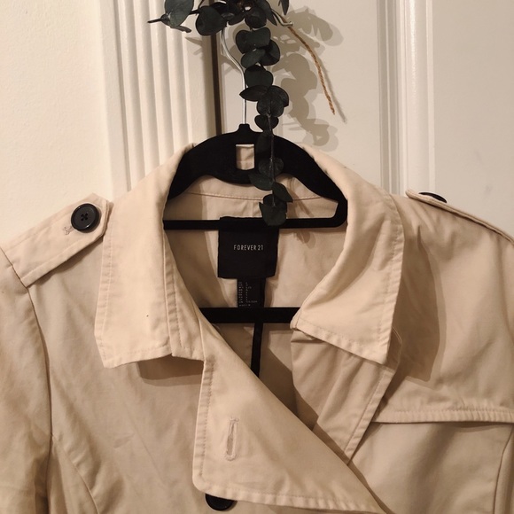 •Forever 21 light jacket• - Picture 2 of 6